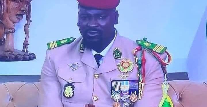 Le président de la transition, colonel Mamady Doumbouya